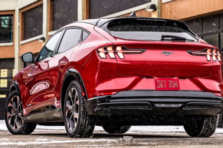 Электрокроссовер Ford Mustang Mach-E подешевел еще до старта продаж — снижение цены достигает $3000