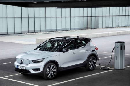 Volvo начала серийное производство своего первого электромобиля Volvo XC40 Recharge, первые покупатели получат свои экземпляры уже в октябре