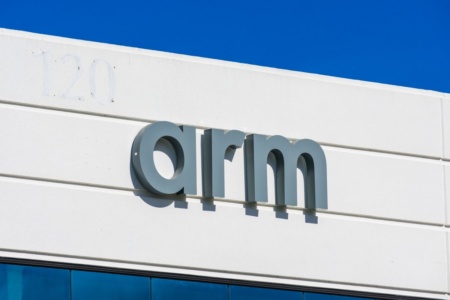 ARM анонсировала процессорные ядра следующих двух поколений — Matterhorn и Makalu, а также объявила о прекращении поддержки 32-разрядных вычислений с 2022 года