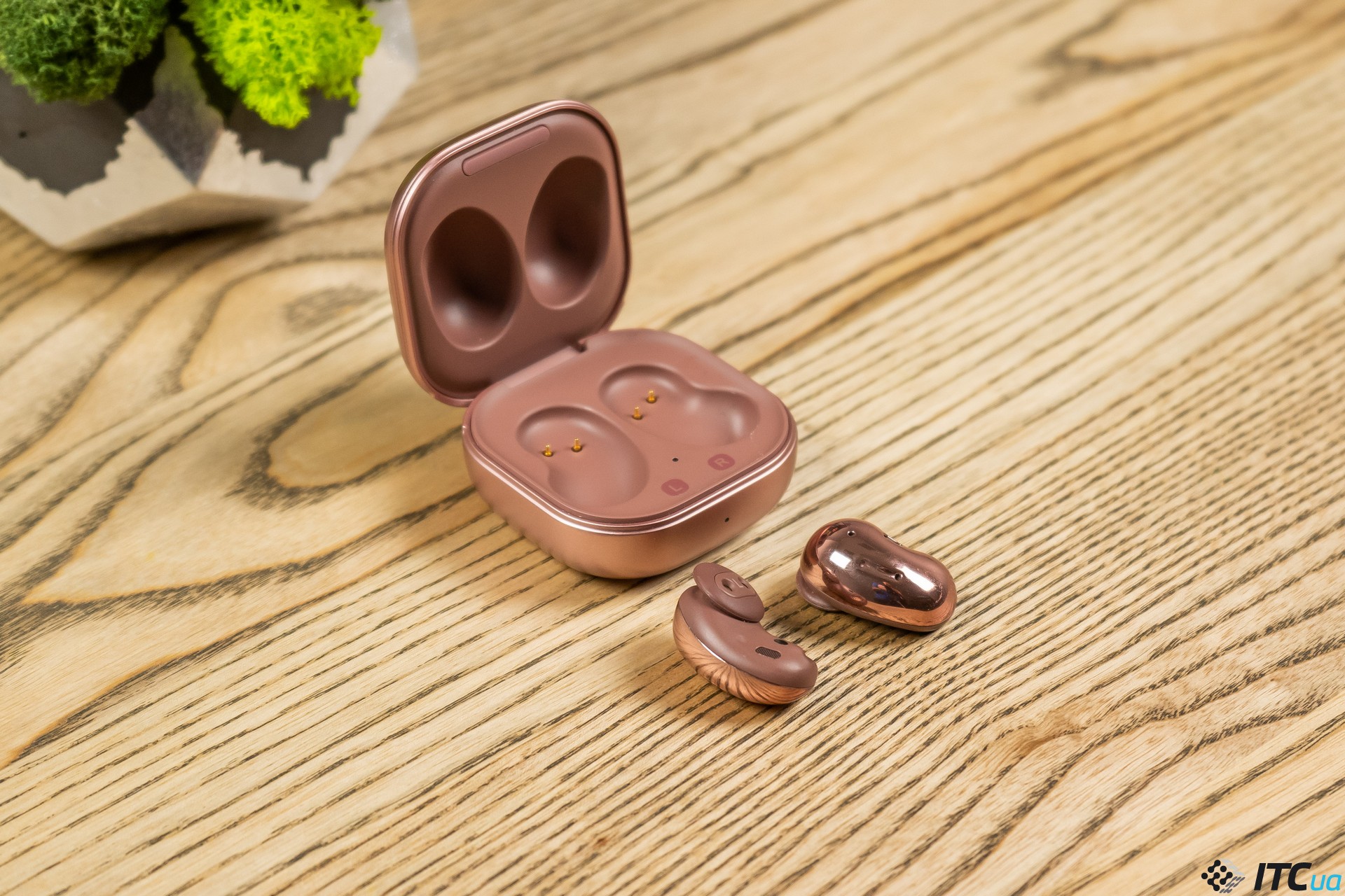 Galaxy Buds Live Review: Musical Beans