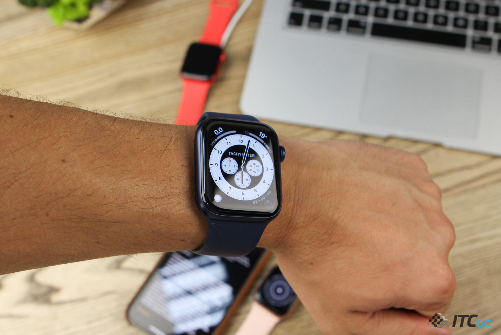 Обзор Apple Watch Series 6 и Apple Watch SE