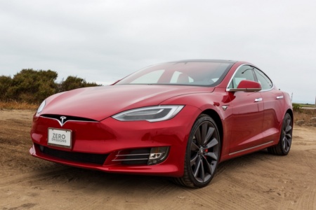 «Почти даром». Илон Маск снизил цену Tesla Model S до $69 420