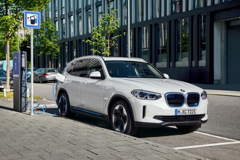 В Китае стартовало серийное производство электромобилей BMW iX3, немцы опубликовали видео со сборочной линии