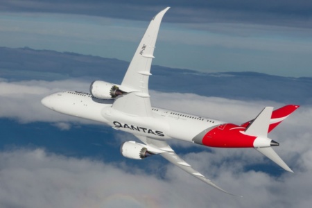 Qantas Airlines предлагает сделать вакцинацию от коронавируса обязательной для всех путешествующих