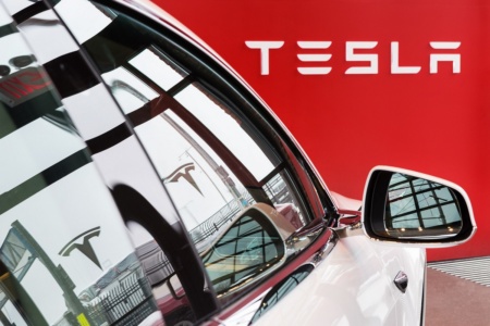Tesla отзывает более 9,5 тыс. электромобилей Model X и Model Y в США из-за проблем с отклеивающимися деталями и незатянутыми болтами