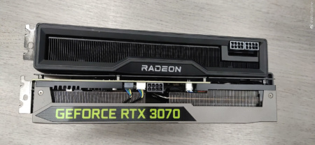 Фото: Radeon RX 6800 XT бок о бок с GeForce RTX 3070