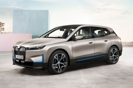 Немцы представили новый электрический флагман BMW iX: мощность 500 л.с., батарея 100 кВтч, запас хода 600 км и старт производства в 2021 году