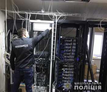 Киберполиция Украины разоблачила организатора нелегального ОТТ-сервиса с сотнями телеканалов, услугами которого пользовалось около миллиона абонентов