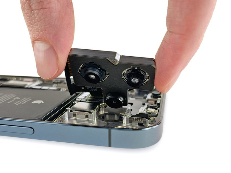 iFixit: В iPhone 12 Pro Max используется крупный модуль камеры и большая батарея