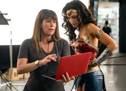 Фильм «Чудо-женщина 2» / «Wonder Woman 1984» выйдет в стриминговом сервисе HBO Max и кинотеатрах практически одновременно — в декабре 2020 года