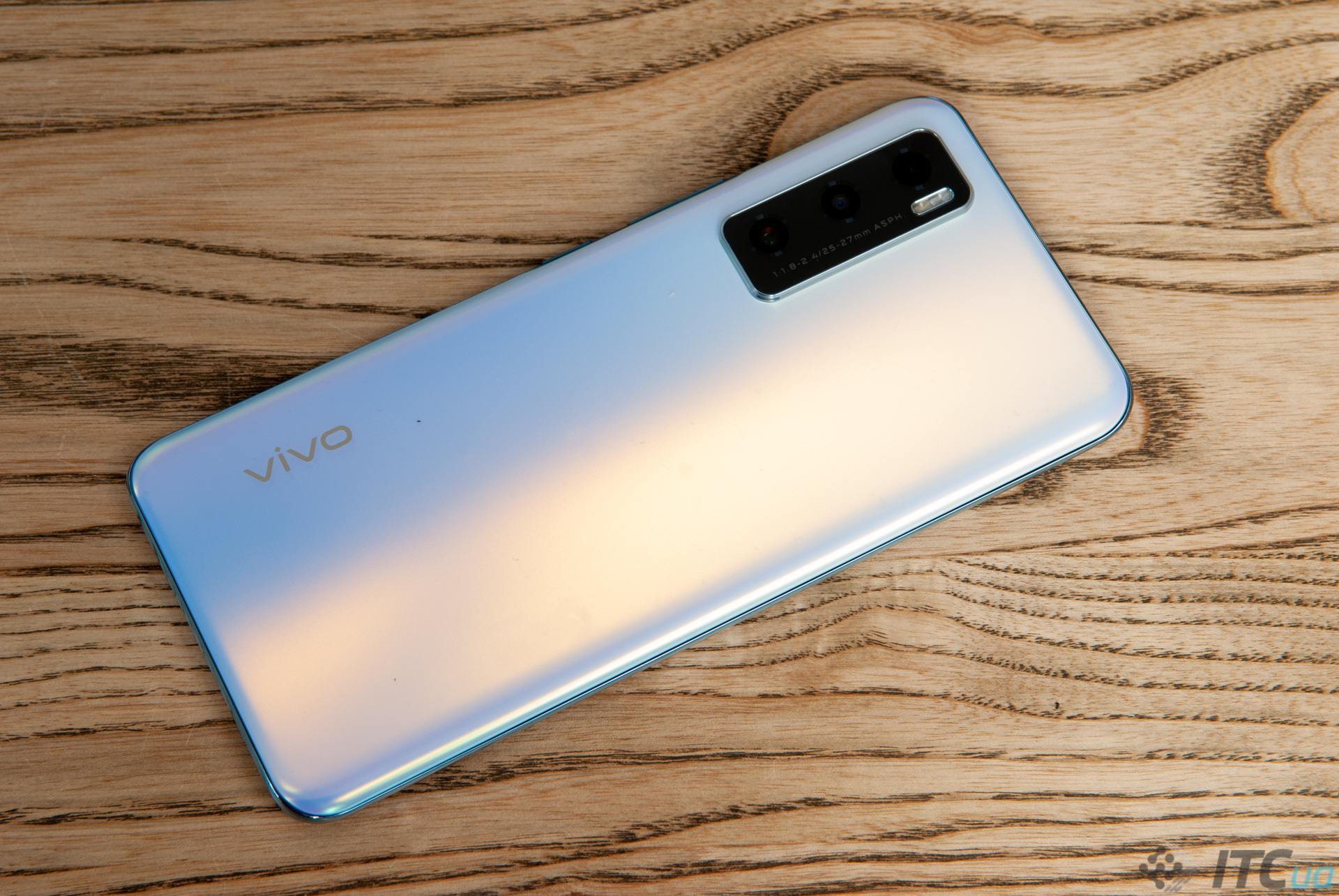 Обзор смартфона Vivo V20 SE