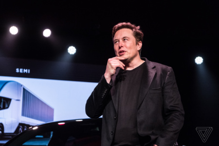 Илон Маск рассказал, как Тим Кук отказался от переговоров о покупке Tesla вдесятеро дешевле, чем компания стоит сейчас
