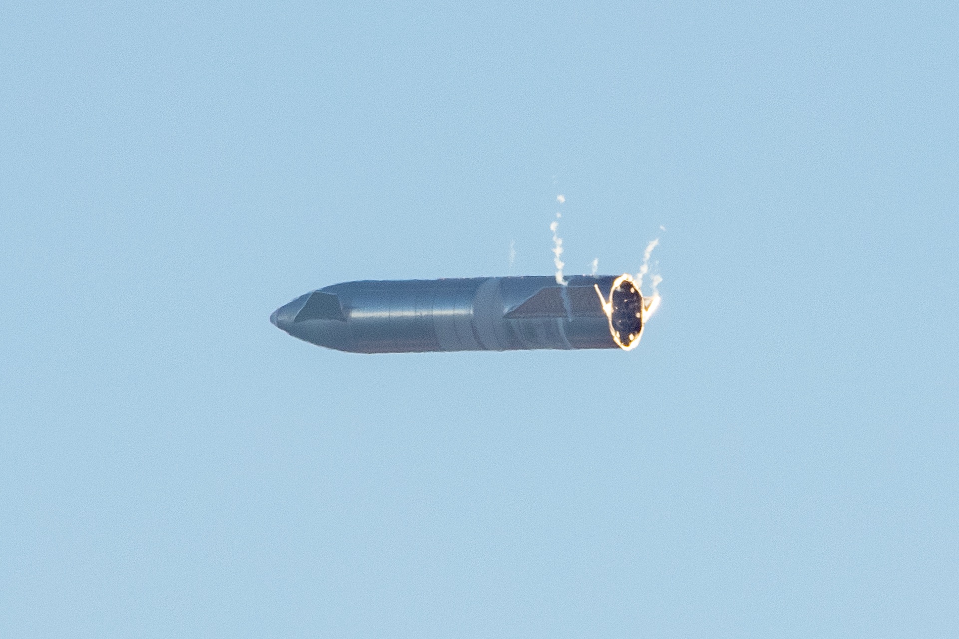 Марс, мы идём». SpaceX провела успешные атмосферные испытания полноразмерного прототипа Starship — он взлетел на 12,5 км, спустился и развернулся хвостом вниз, но разбился при посадке - ITC.ua