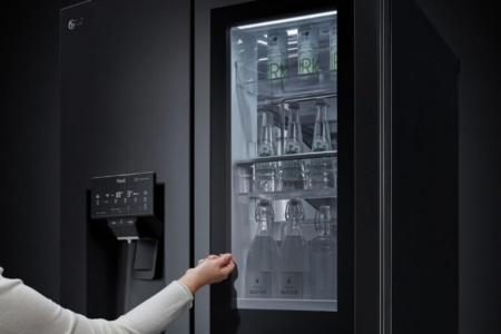 Новые холодильники LG InstaView можно будет открывать голосовой командой