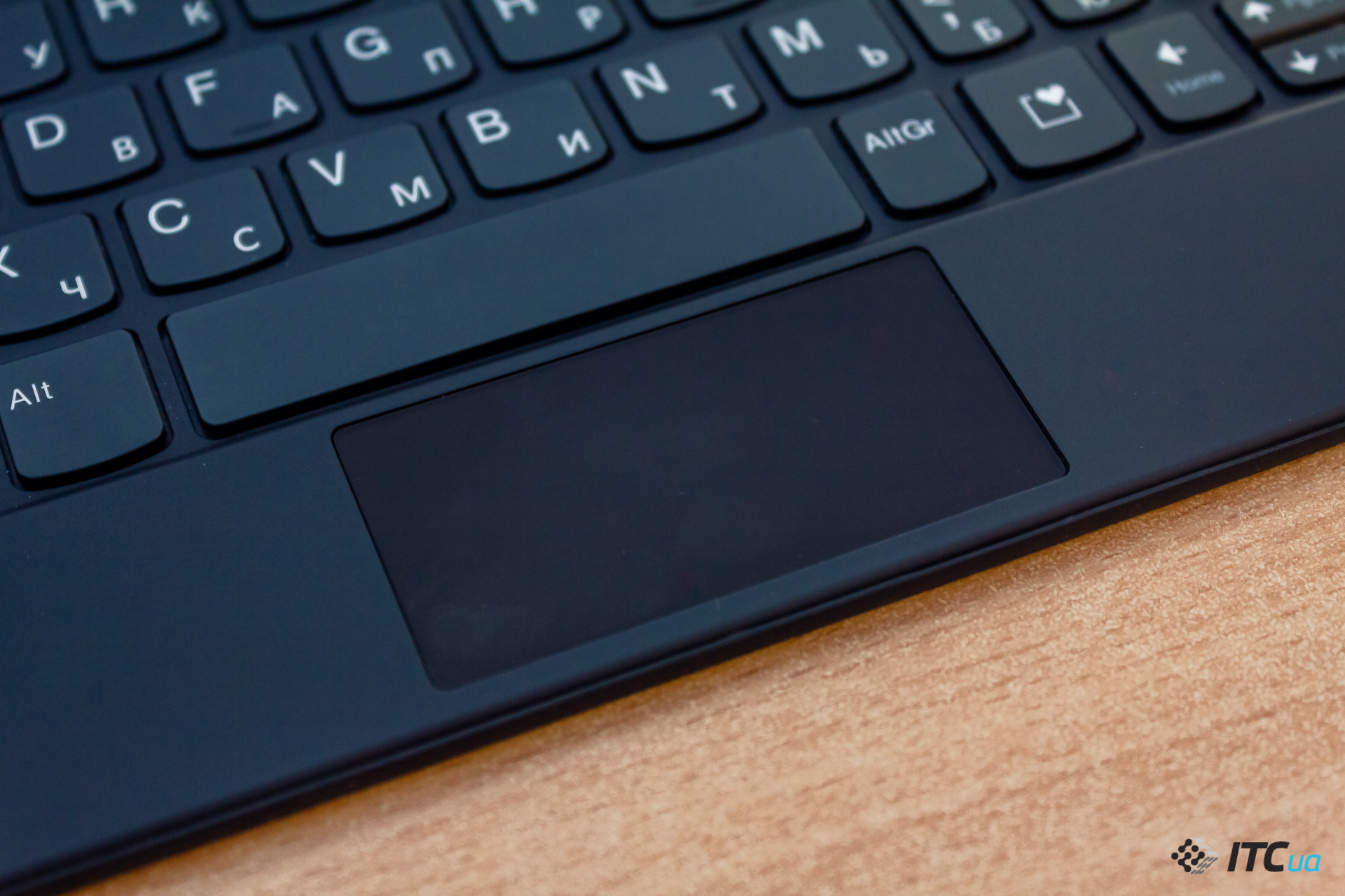 Lenovo ThinkPad X1 Fold: первый ноутбук со сгибаемым экраном