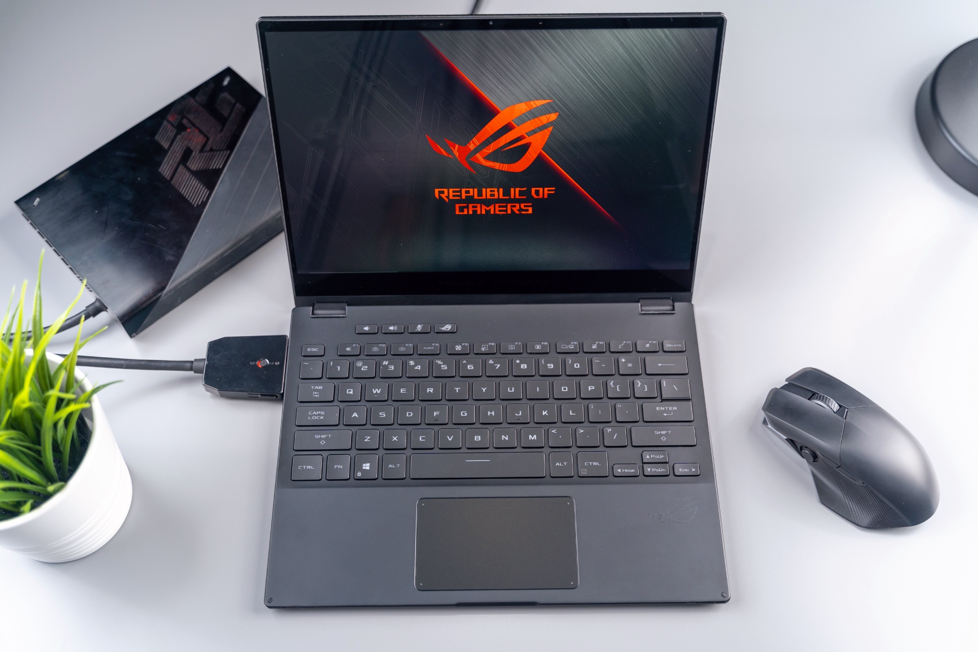 ROG Flow X13 - 13,4-дюймовый игровой ноутбук-трансформер c GeForce GTX 1650 и возможностью подключения внешней видеокарты