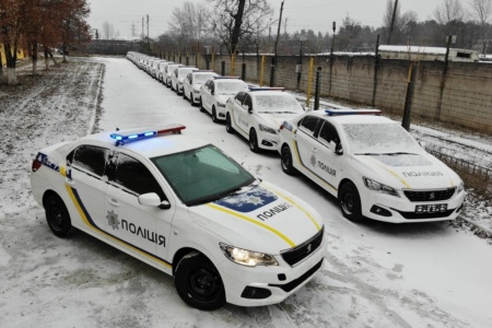 Украинские силовики обновили автопарк: Полиция получила Peugeot 301, Нацгвардия — Toyota Land Cruiser 79, Армия — Humvee и Land Rover