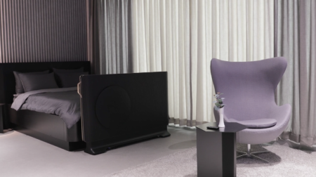 LG Display показала «сгибающийся» OLED-монитор и прозрачный сворачиваемый OLED-телевизор, маскирующийся под изножье кровати