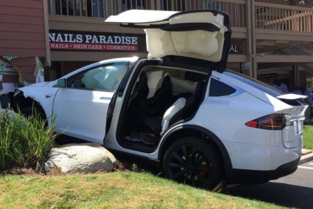 Власти США закрыли расследование о непреднамеренном ускорении электромобилей Tesla — виноваты водители, которые путали педали