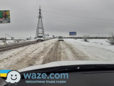 «Укравтодор» почав приймати звернення про неочищені від снігу ділянки доріг за допомогою додатку Waze