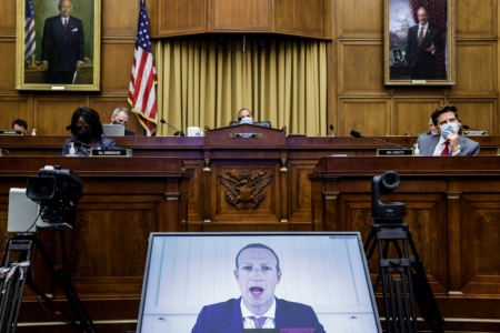 Руководителей Facebook, Google и Twitter вызвали на слушания Конгресса США, посвящённые вопросам дезинформации