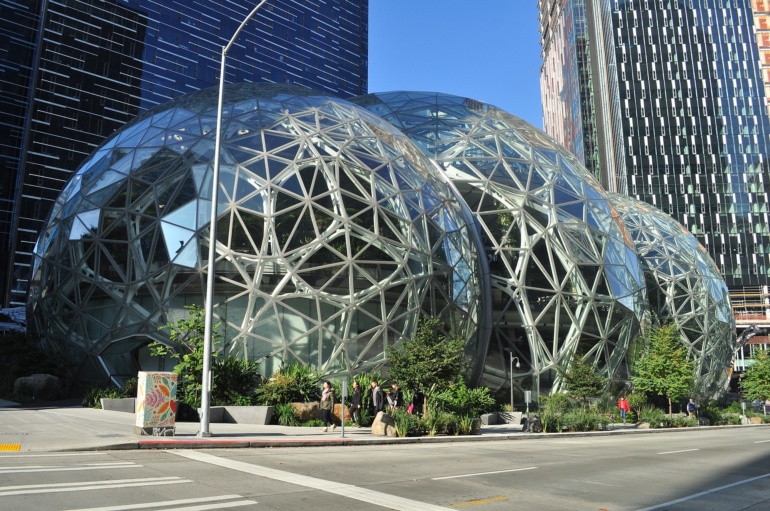 Amazon показала проект новой штаб-квартиры Helix