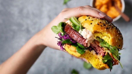 Nestle запускає в Україні лінійку продуктів Garden Gourmet з рослинного м’яса