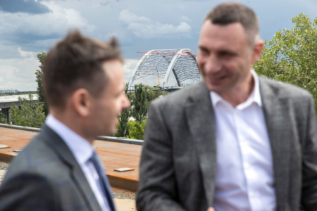 Віталій Кличко назвав нові дати відкриття Подільсько-Воскресенського мосту — тепер «до літа 2021 року» [відео аерообліту]