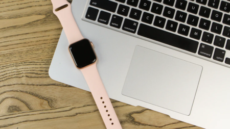 Apple бесплатно починит смарт-часы Watch Series 5 и Watch SE, которые перестали заряжаться из-за бага