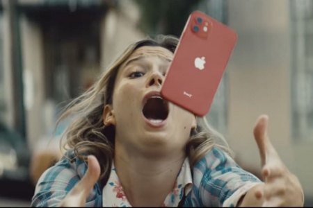«Расслабьтесь, это же iPhone»: Apple рекламирует «сверхпрочное» керамическое покрытие экрана iPhone 12