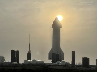Обновлено: SpaceX впервые посадила прототип Starship после атмосферных летных испытаний (а затем он взорвался)