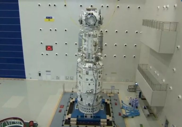 Китай запустил на орбиту базовый модуль новой орбитальной станции