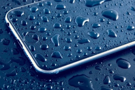 К Apple подали коллективный иск за обман насчет влагозащищенности iPhone