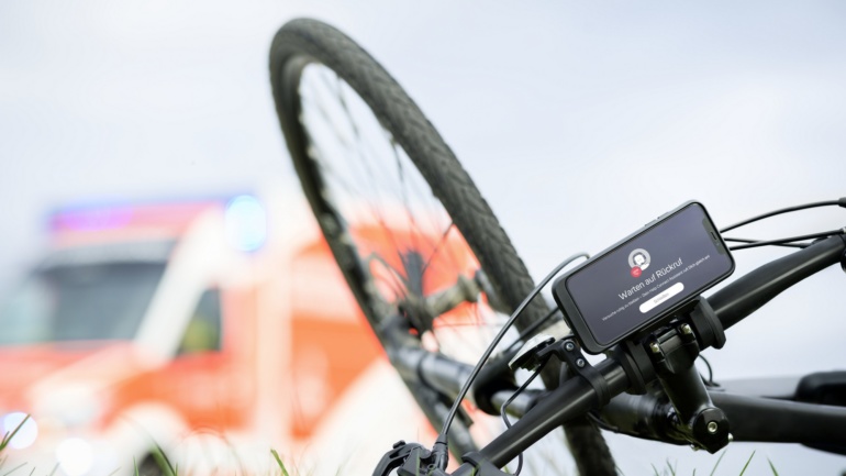 Bosch разработал функцию Help Connect, которая автоматически определяет ЧП и вызывает экстренные службы в случае аварии самоката, велосипеда или мотоцикла
