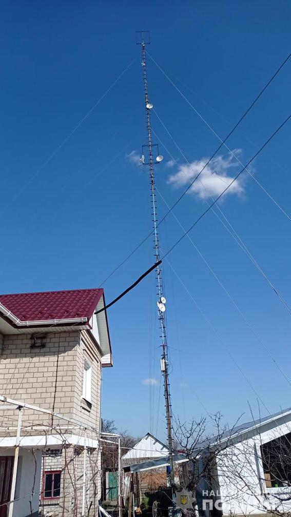 Українець побудував у дворі дому 40-метрову вишку радіозв’язку та запустив підпільного провайдера мобільного інтернету