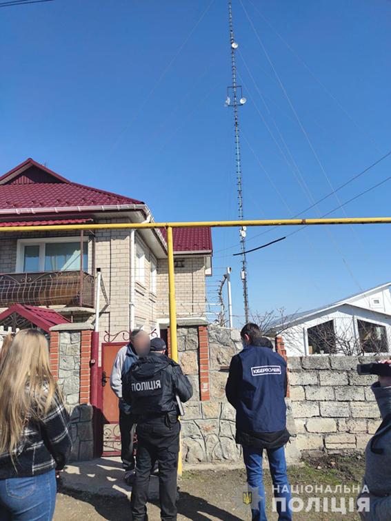 Українець побудував у дворі дому 40-метрову вишку радіозв’язку та запустив підпільного провайдера мобільного інтернету