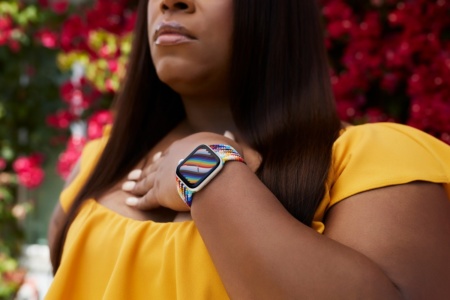Apple анонсировала два новых радужных ремешка Pride Edition для часов Apple Watch — за 50 и 100 долларов