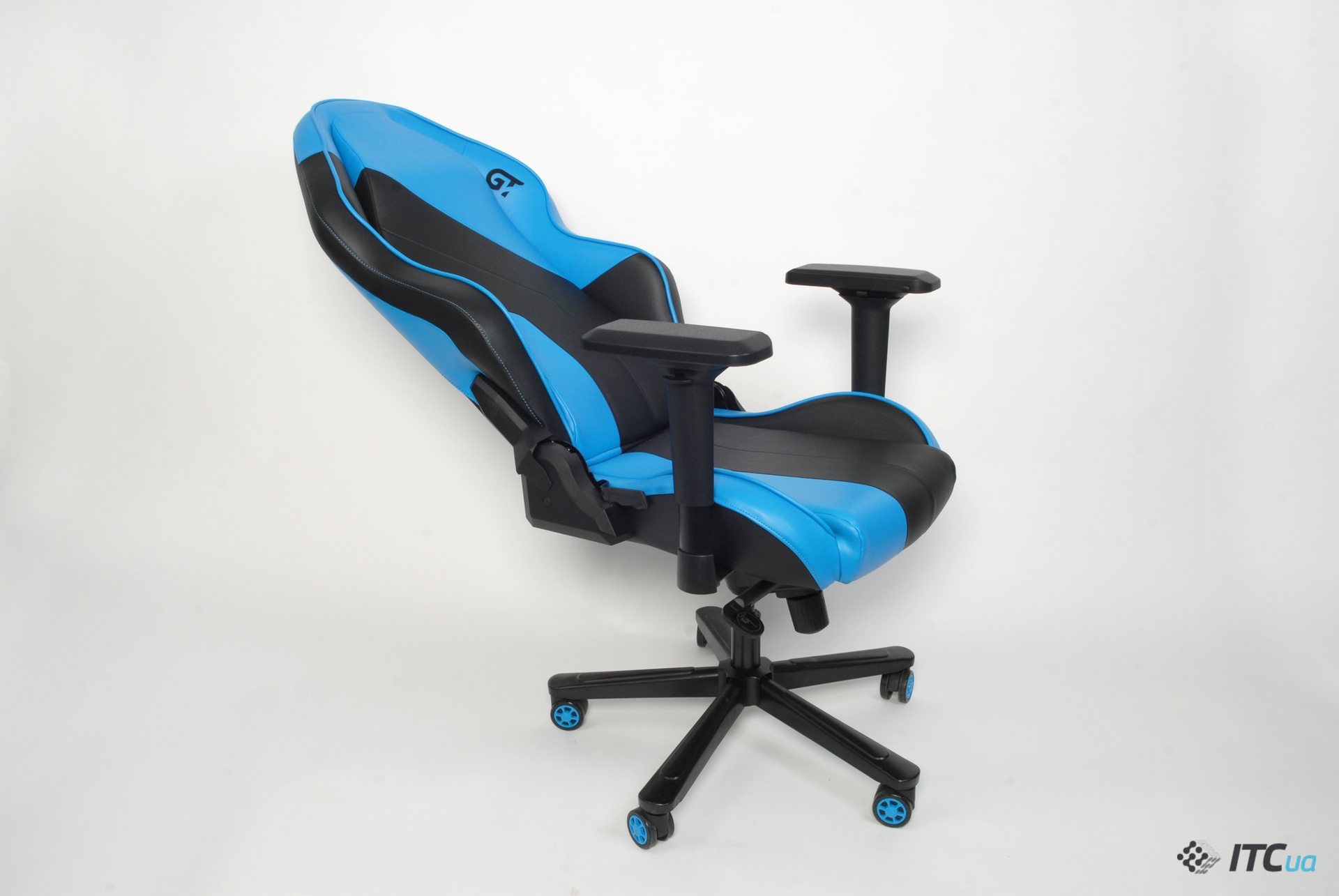 Обзор игрового кресла GT Racer X-3102 Wave