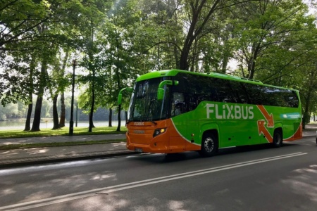 FlixBus запустив перший «внутрішній» автобусний маршрут Україною — від Затоки і Одеси через Київ та Львів на Буковель