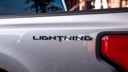 Официально: Электрический пикап Ford назовут Ford F-150 Lightning, анонс пройдет 19 мая, а продажи стартуют весной 2022 года