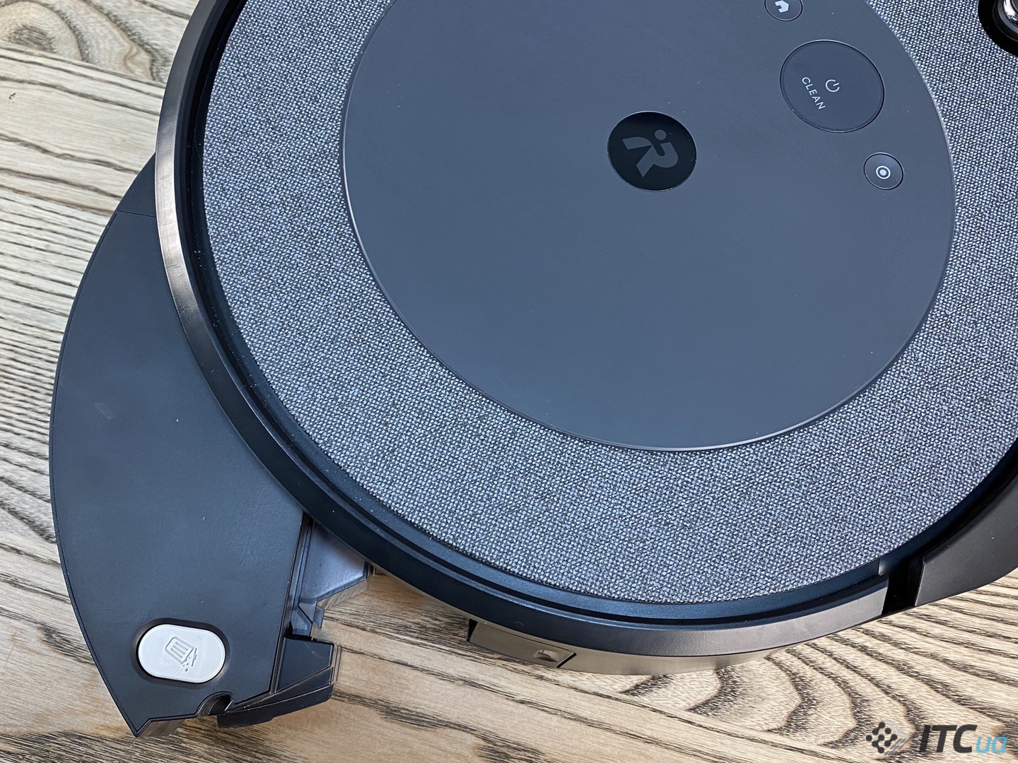 iRobot Roomba i3 - обзор робота-пылесоса