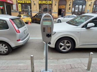 Штрафування за неоплачене паркування в Києві тепер здійснюють за кілька хвилин за допомогою планшету, реєстру та QR-коду