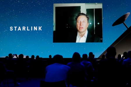 Глобальное покрытие уже в августе, 500 тыс. новых абонентов Starlink в течение года и инвестиции 20-30 млрд долларов — Илон Маск рассказал о развитии спутникового интернета SpaceX