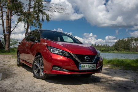 В Україні стартували офіційні продажі електромобіля Nissan Leaf, авто вже доступні у дилерів для тест-драйвів та придбання