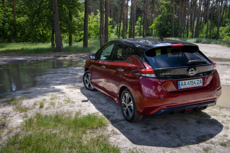 В Україні стартували офіційні продажі електромобіля Nissan Leaf, авто вже доступні у дилерів для тест-драйвів та придбання