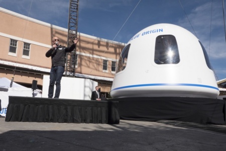 Blue Origin продала единственный билет на первый пилотируемый полет New Shepard вместе с Джеффом Безосом за 28 миллионов долларов