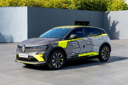 Французы показали предсерийную версию электромобиля Renault MeganeE с мощностью 160 кВт, батареей 60 кВтч и запасом хода 450 км