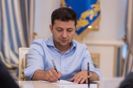 Зеленський підписав закон «Про платіжні послуги» — той самий, який дозволить «PayPal нарешті зайти в Україну»