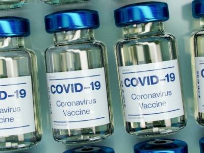 Україна відкриває вакцинацію проти COVID-19 для всіх охочих, запис у чергу на вакцинацію через «Дію» працювати перестає