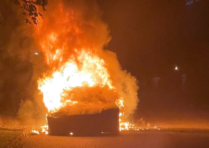 В Пенсильвании на ходу загорелся электромобиль Tesla Model S Plaid, водитель на короткое время оказался в огненной ловушке